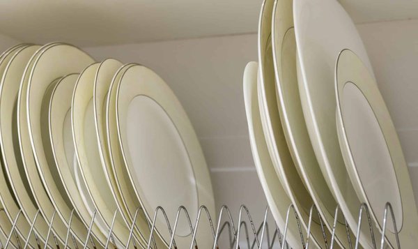 Les égouttoirs à vaisselle: quels sont les avantages qu'ils apportent chez soi?